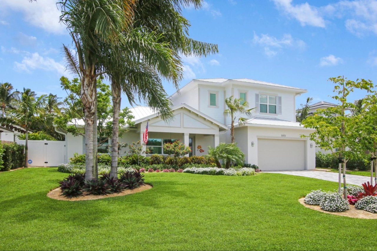 gated waterfront homes in Jupiter FL